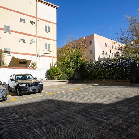 Borbolla Sevilla Urban - Parking Seville Exterior photo