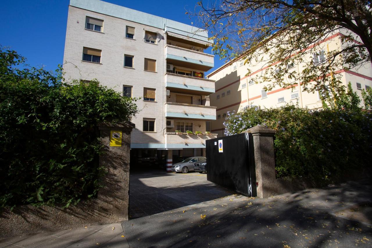 Borbolla Sevilla Urban - Parking Seville Exterior photo