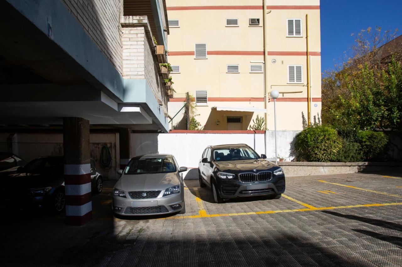 Borbolla Sevilla Urban - Parking Seville Exterior photo