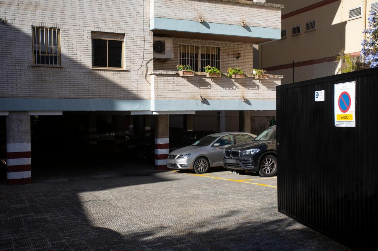 Borbolla Sevilla Urban - Parking Seville Exterior photo